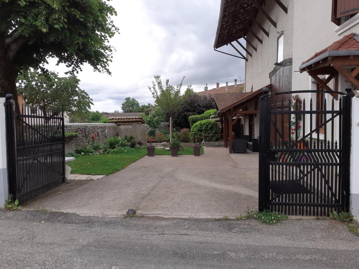 Les Copains D'Abord Villa Beaucroissant Luaran gambar